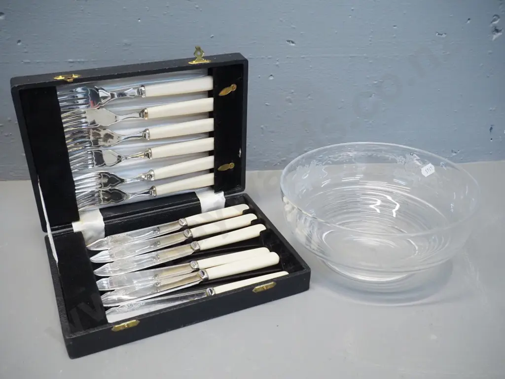 cased set of 6 bone-handled fish knives & forks w/etched blades, and a Stuart etched crystal salad bowl H85 D200 Image 1++