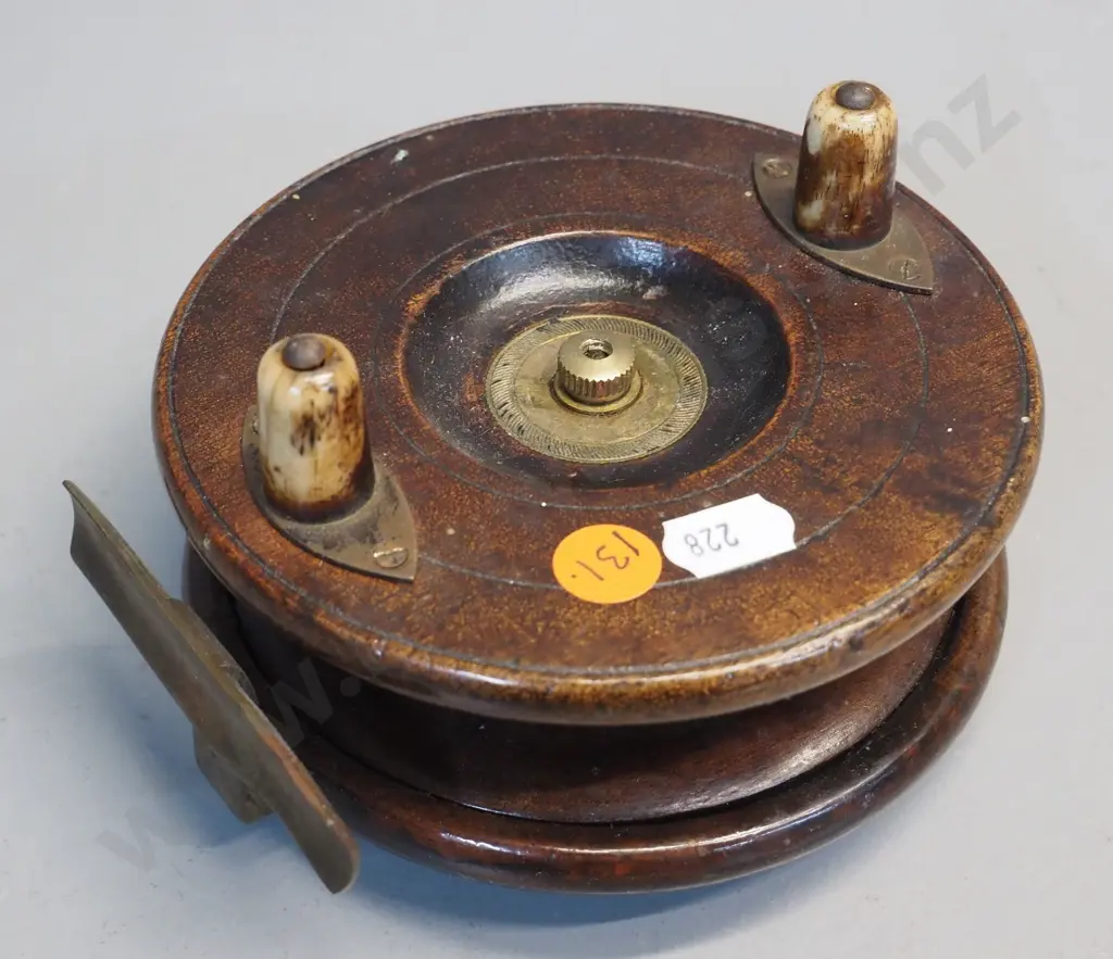 vintage timber and brass fishing reel - stamped W.H. Mazard, Auckland - Diameter 125 Image 1++