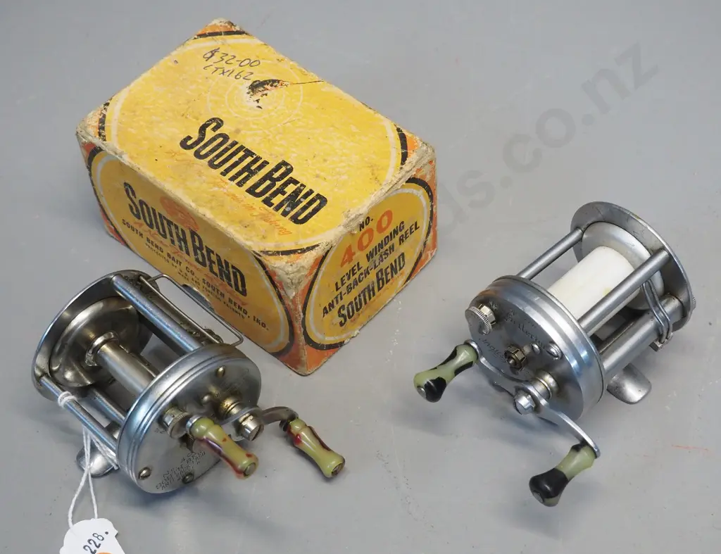 2 vintage metal fly fishing reels - boxed South Bend No. 400, made in USA & Shakespeare Criterion made in Toronto Canada Image 1++