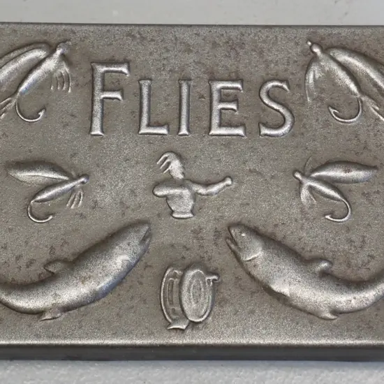 fishing fly tin with impressed design in lid W-110 D-75