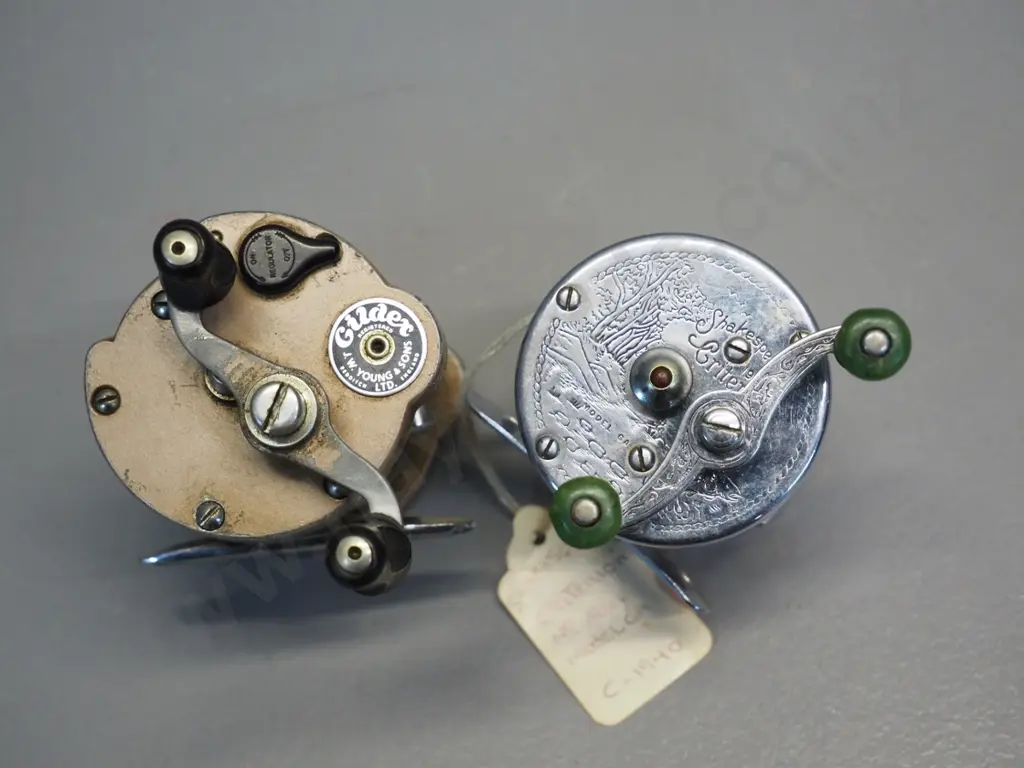 2 vintage metal fly fishing reels - Shakespeare Criterion, USA and JW Young & Sons Gildex, London - Diameter 60 Image 1++