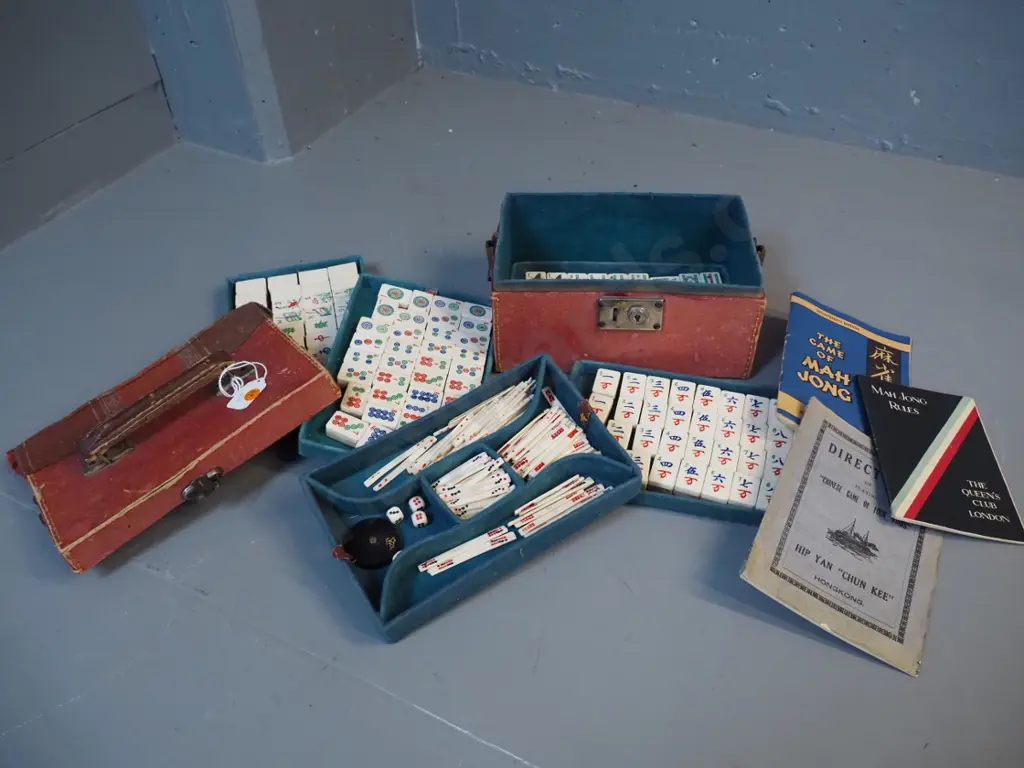 vintage mah jong set with booklets in fabric covered case - wear and tear, lid has separated Image 1++