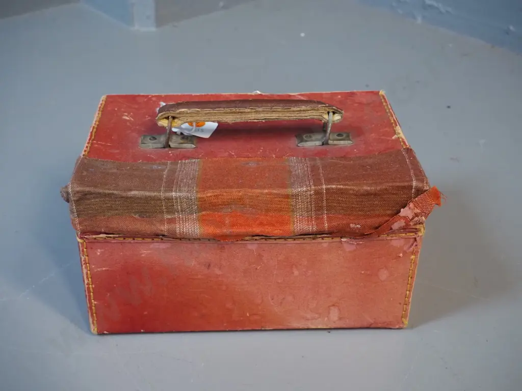 vintage mah jong set with booklets in fabric covered case - wear and tear, lid has separated Image 1++