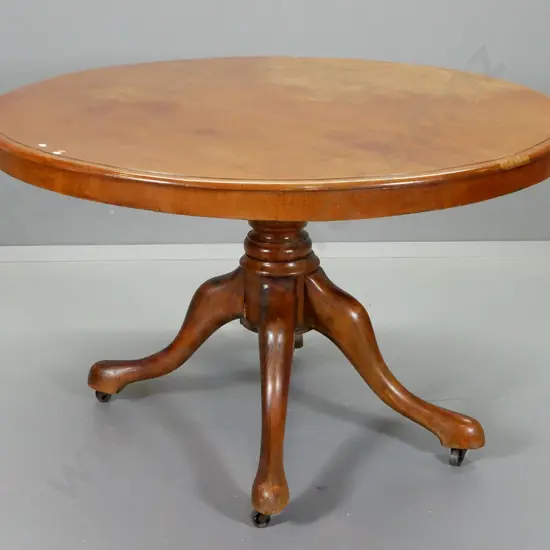 vintage mahogany round pedestal base dining table on casters - split to top, polish needs work H760 D1160