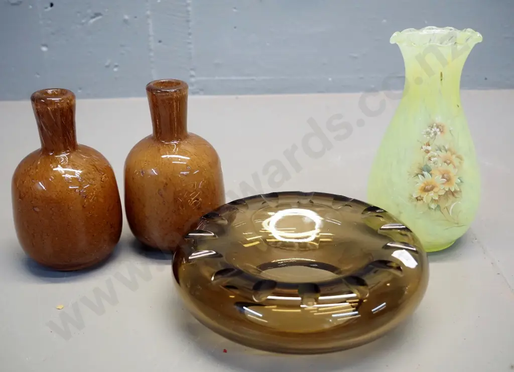 4 pieces art glass - Hokitika swirled light green vase H170, amber ashtray signed Mona Newson? and 2 other vases Image 1++