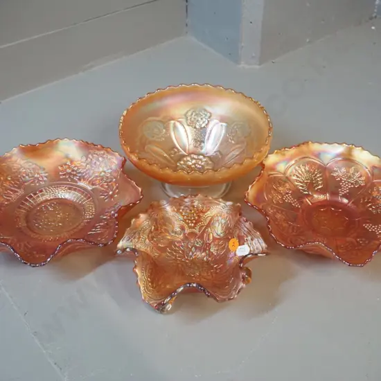4 marigold colour carnival glass bowls, one with clear foot H-100 D-190