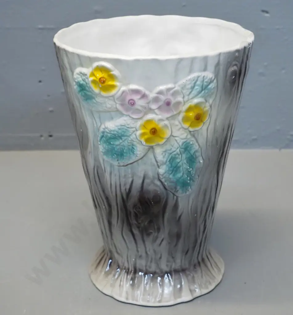 Crown Lynn coloured primula relief pattern flower vase - No. 546. - under glaze flaw and some glaze pitting H220 Image 1++