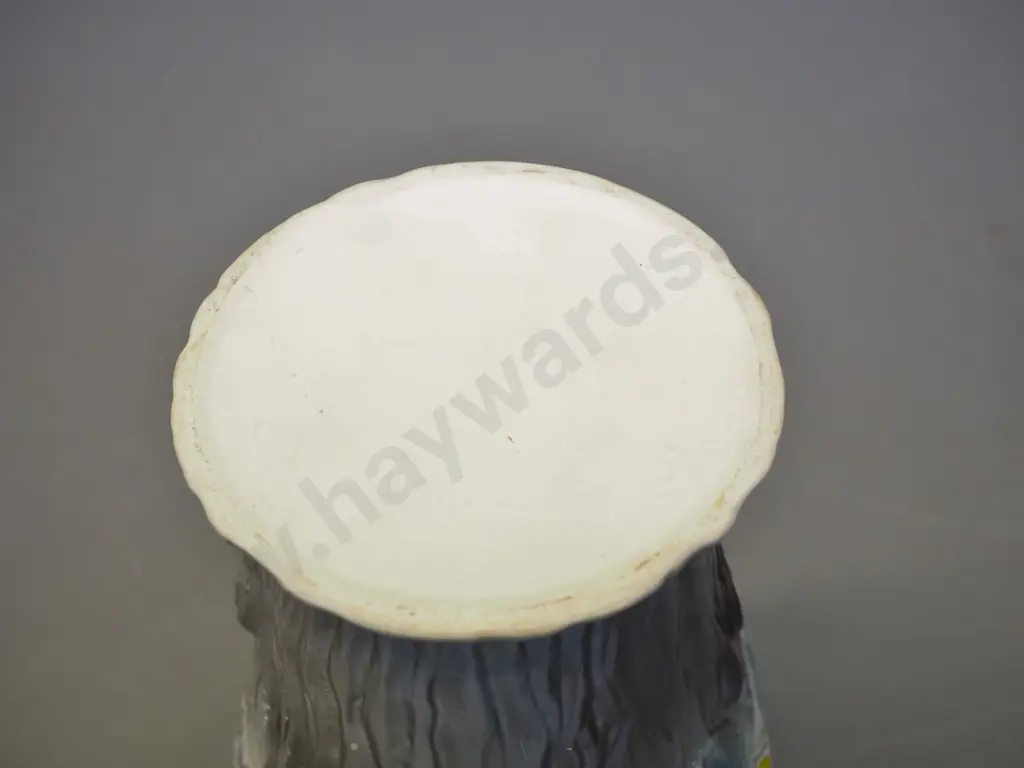 Crown Lynn coloured primula relief pattern flower vase - No. 546. - under glaze flaw and some glaze pitting H220 Image 1++