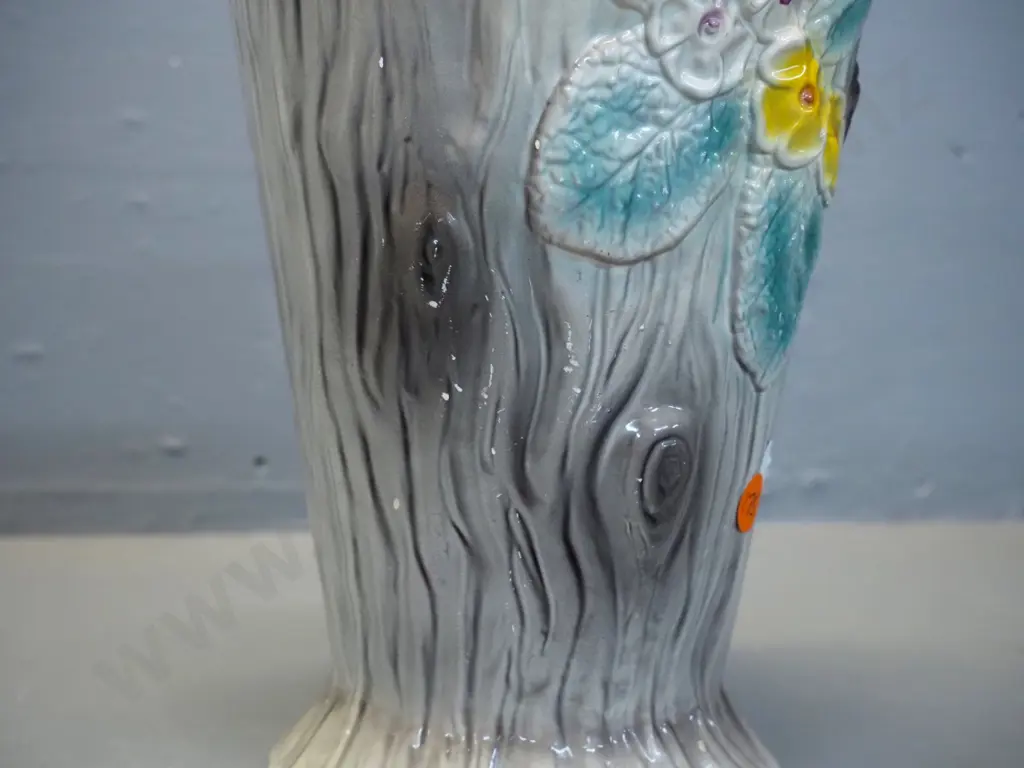 Crown Lynn coloured primula relief pattern flower vase - No. 546. - under glaze flaw and some glaze pitting H220 Image 1++