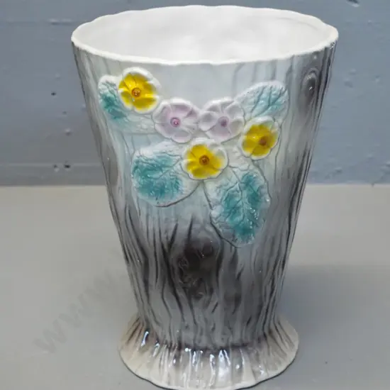 Crown Lynn coloured primula relief pattern flower vase - No. 546. - under glaze flaw and some glaze pitting H220