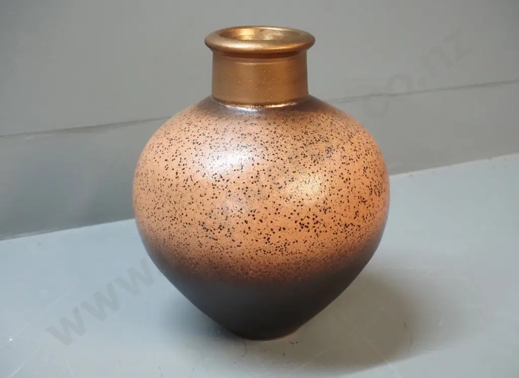 Danny Moorwood studio pottery vase - 2-tone brown speckle with bronze neck H-240 D-200 Image 1++