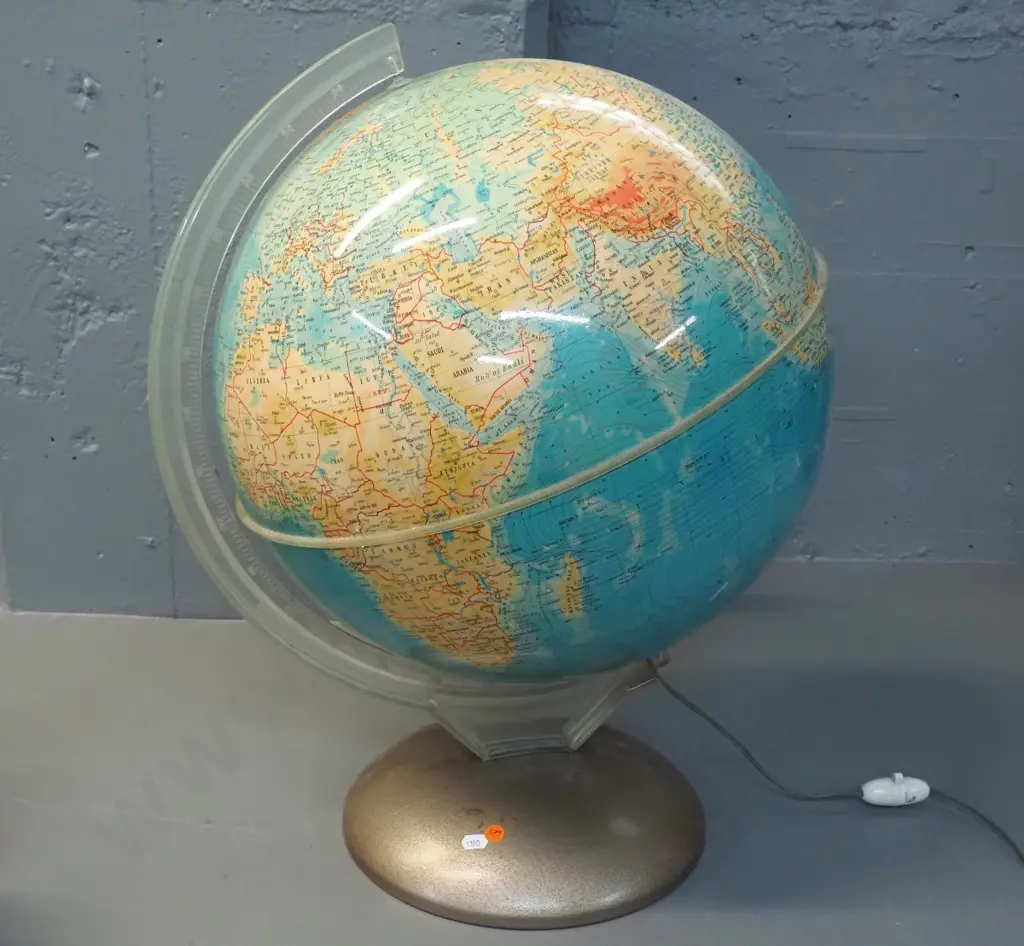 'Illumina' large illuminated globe - printed 1966 - plastic with plastic stand and metal base H-600 D-400 Image 1++