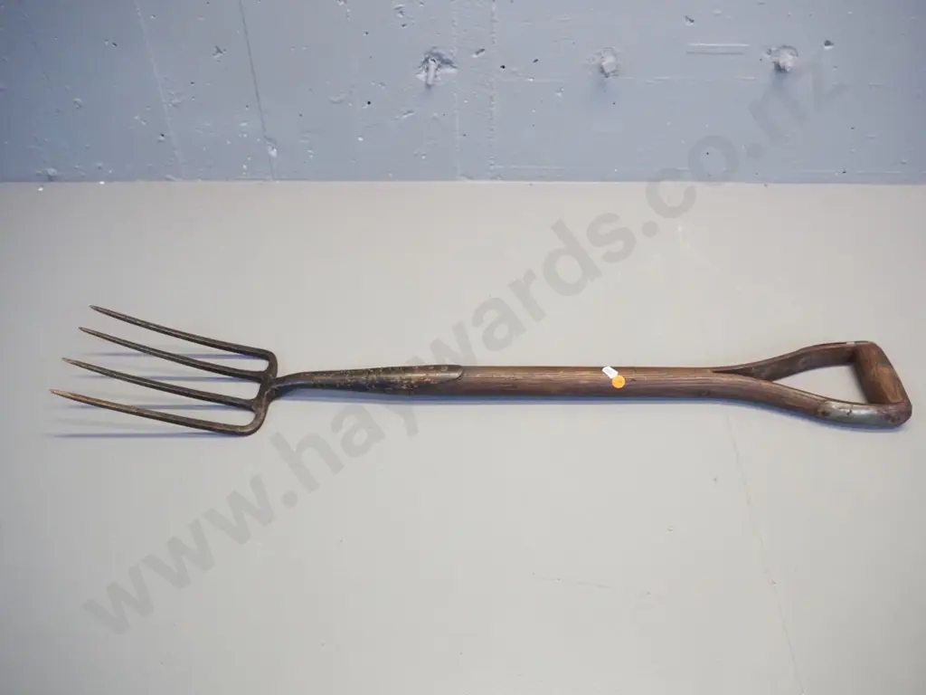 vintage 4-tine garden fork L-920 Image 1++