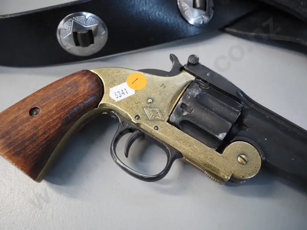 replica / decorative revolver in leather holster - marked BKA217, holster monogrammed SCC. Gun L-330 Image 1++