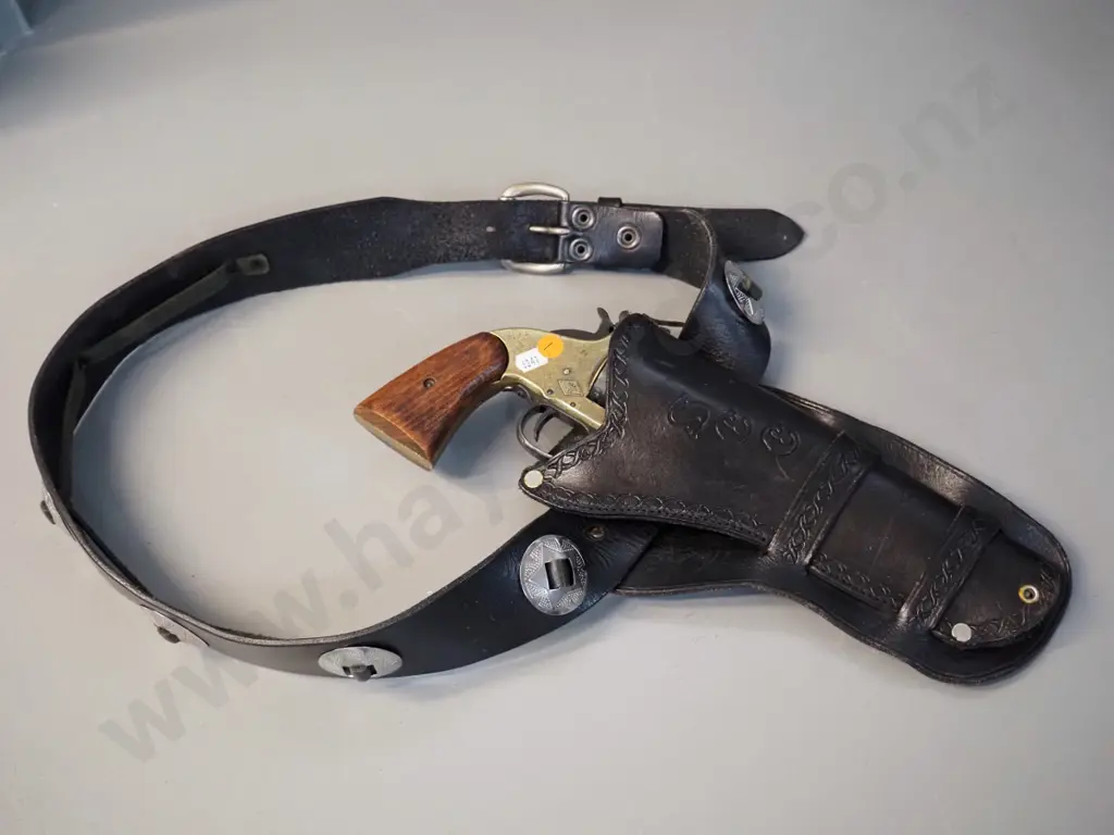 replica / decorative revolver in leather holster - marked BKA217, holster monogrammed SCC. Gun L-330 Image 1++