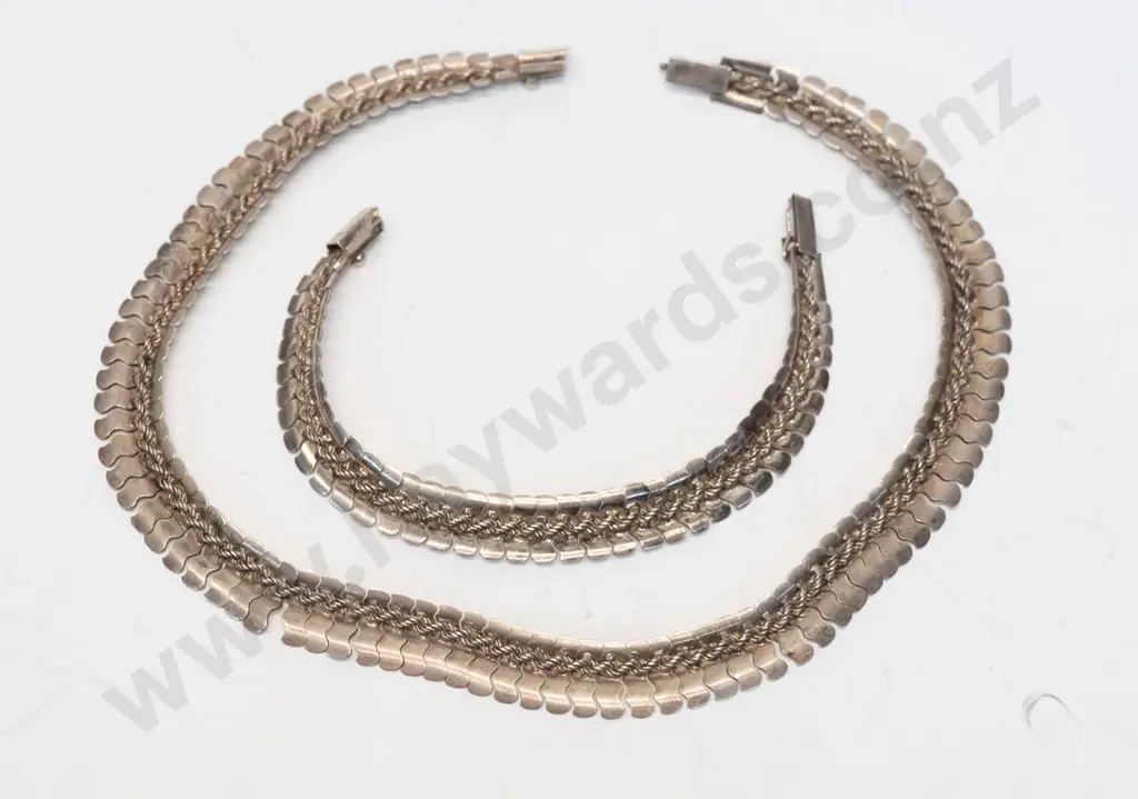mathing necklace & bracelet stamped 925 sterling centre twisted rope holds meshed links together box catch with safety Image 1++