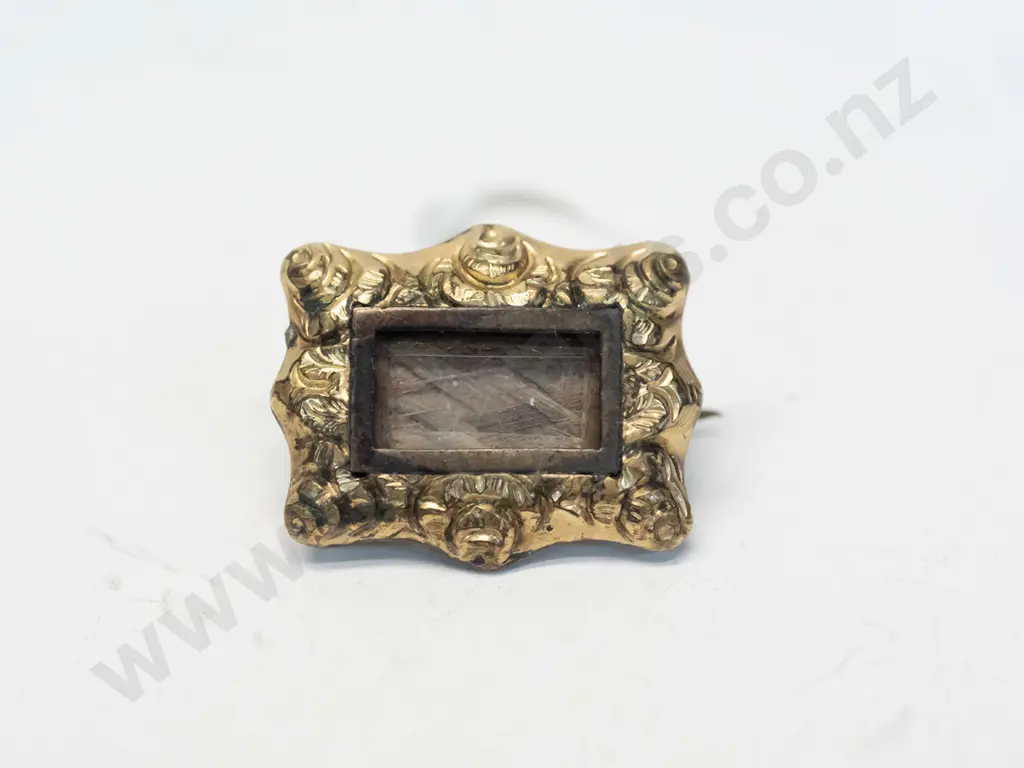 4 asstd costume brooches Image 1++