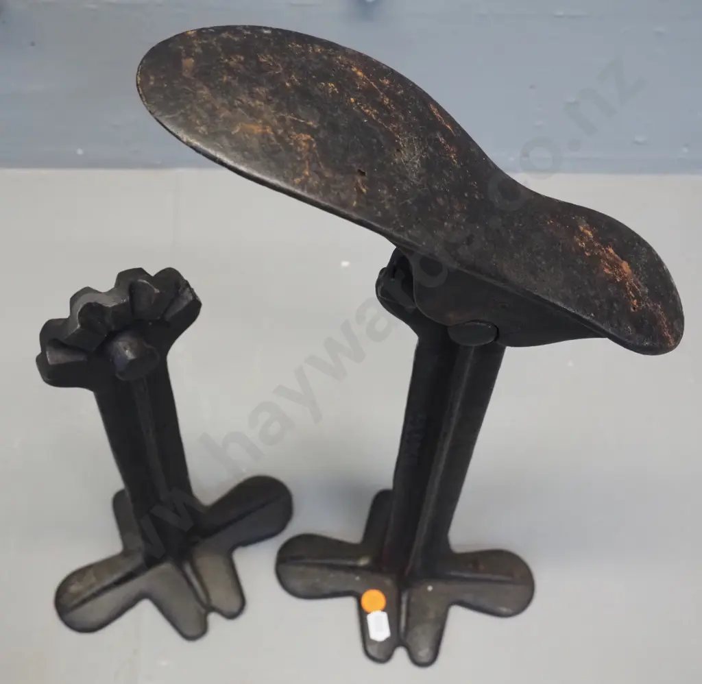 vintage cast iron adjustable-angle shoe lasts - 5 different sizes and 2 stands, tallest is H-360 Image 1++