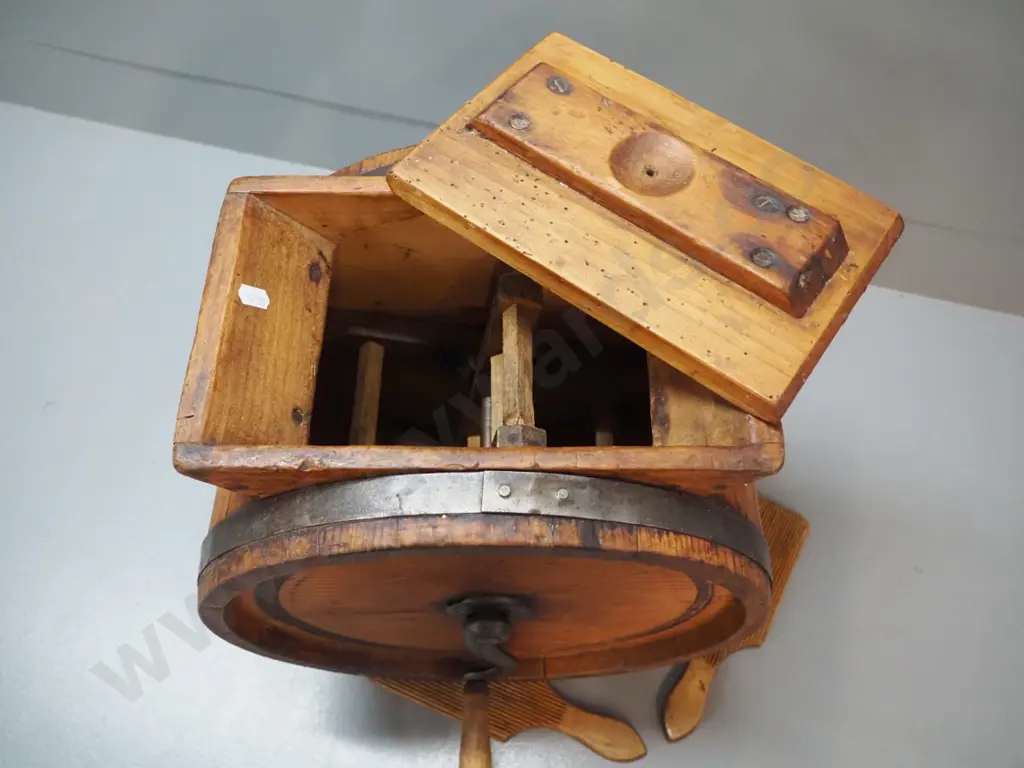 vintage wood and metal butter churn with 2 butter pats - churn lid missing knob. H-290 D-330 Image 1++