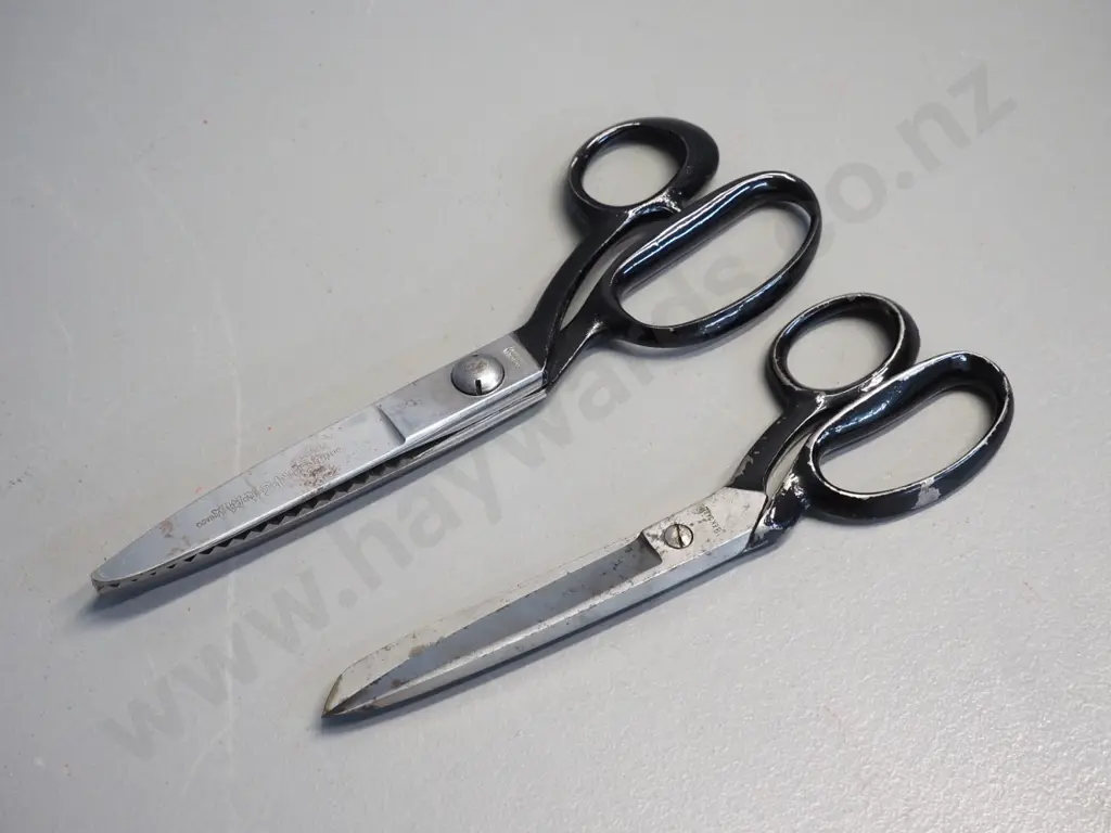 2 vintage dressmaker's scissors: Coricama Italiy pinking shears L-240 & Cadman Bengall Sheffield - both w/some corrosion Image 1++