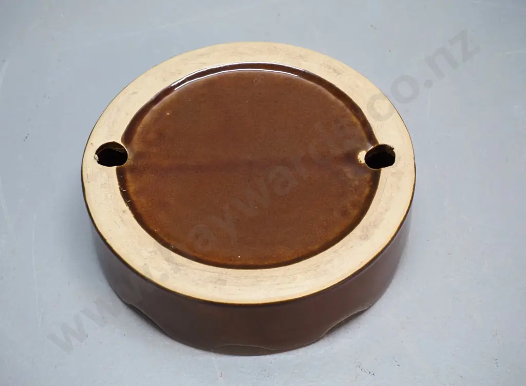 large NZ? pottery brown glaze ashtray D-205 Image 1++