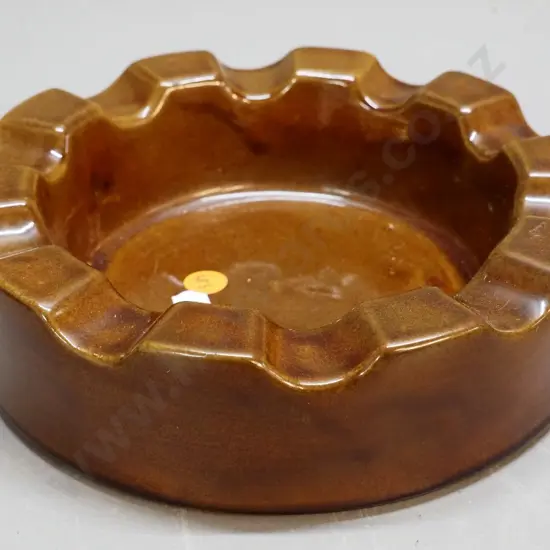 large NZ? pottery brown glaze ashtray D-205