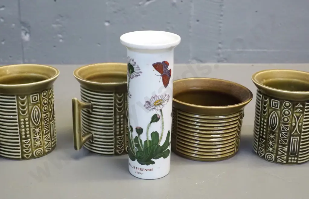 Portmeirion "Cypher' pattern: 3 coffee mugs, cream & sugar (chip to spout & 1 cup) Portmeirion Botanic Gardens vase H130 Image 1++
