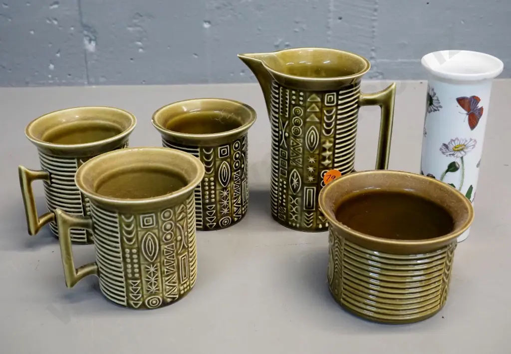 Portmeirion "Cypher' pattern: 3 coffee mugs, cream & sugar (chip to spout & 1 cup) Portmeirion Botanic Gardens vase H130 Image 1++
