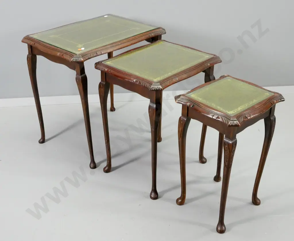 set of 3 mahogany cab-leg nesting tables w/carved detail, glass tops over stamped leather insets - H550 W540 D420 Image 1++