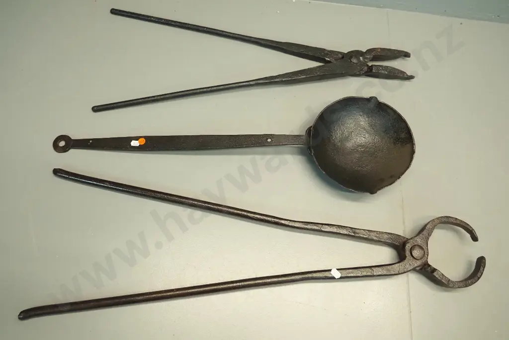 3 vintage blacksmith's tools including ladle - longest is L-820 Image 1++