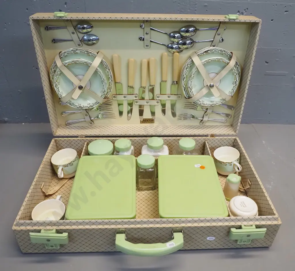 retro Brexton picnic set with bone china tableware, bone handled knives, plastic containers and condiments, H150 W570 Image 1++