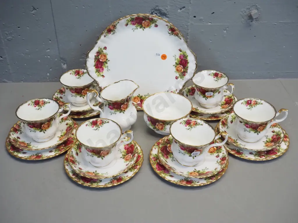 Royal Albert Old Country Roses 21-piece tea set Image 1++