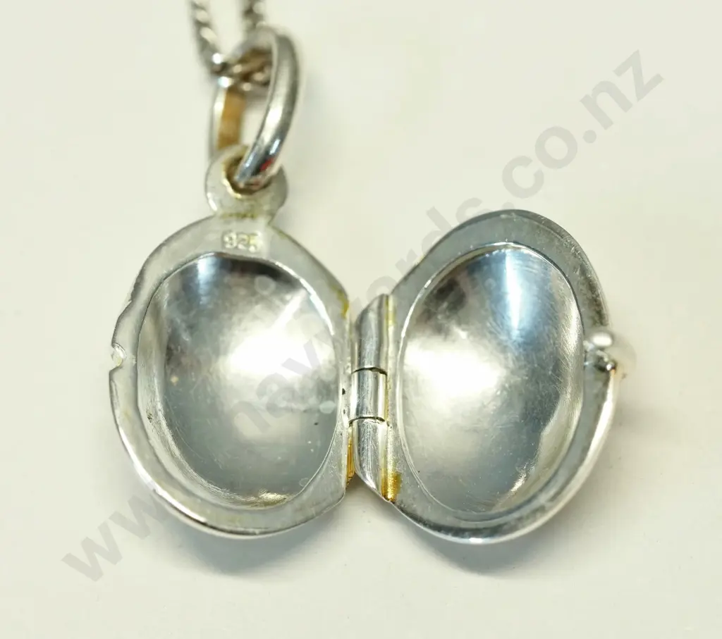 silver small locket stamped 925 Image 1++