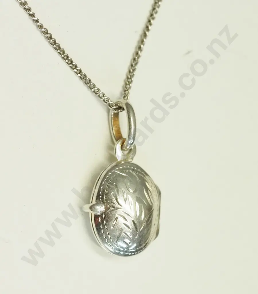 silver small locket stamped 925 Image 1++
