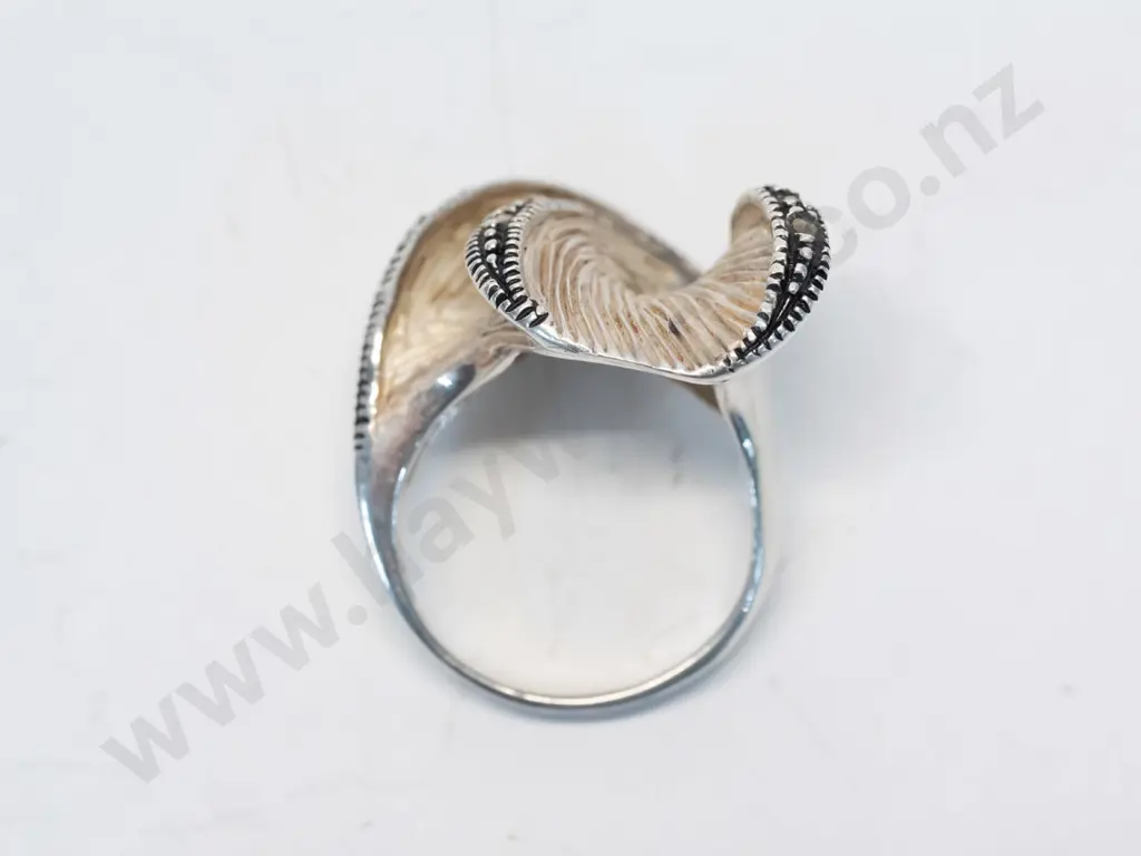 silver marcsite ring stamped 925 Image 1++