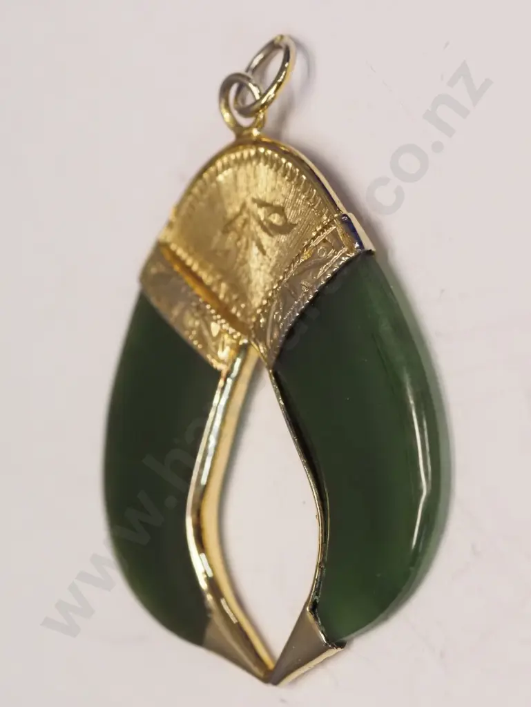 costume pendant green stone no chain Image 1++