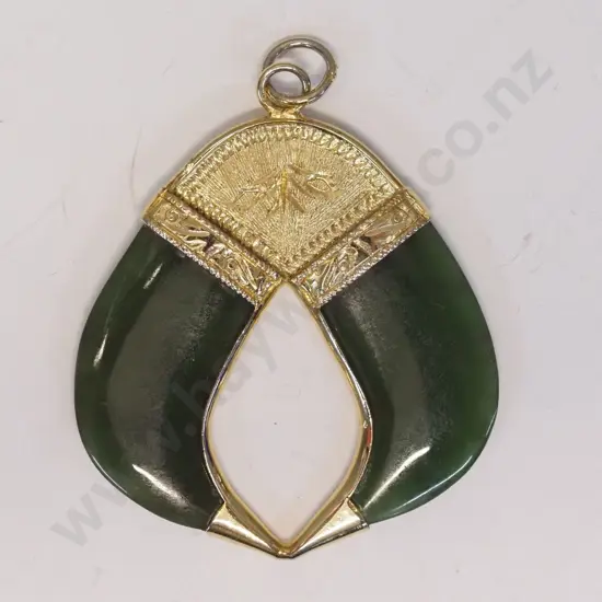 costume pendant green stone no chain