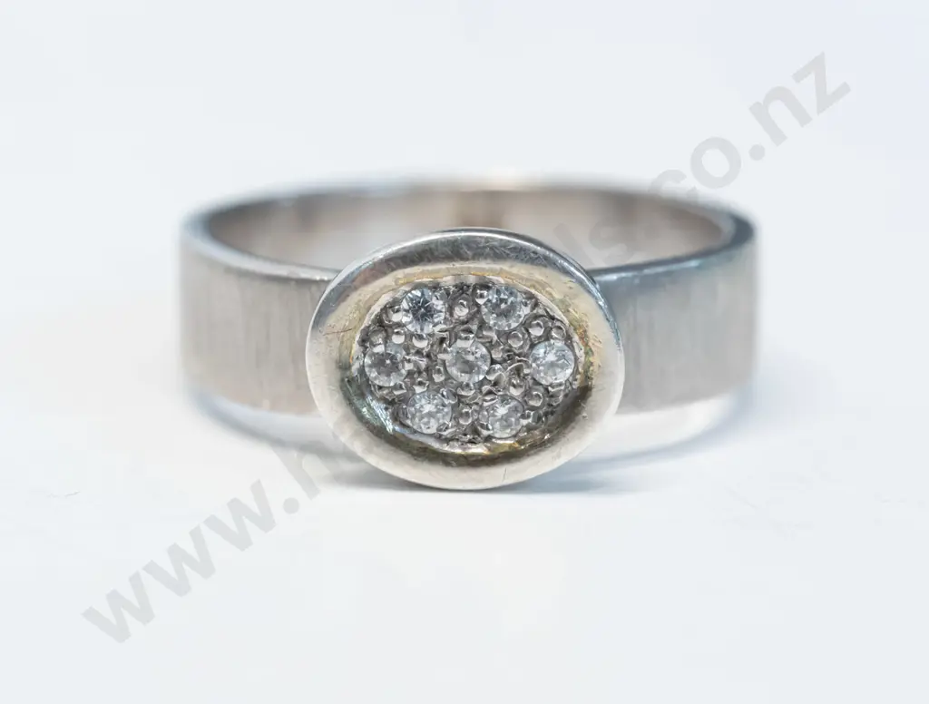 silver cz ring stamped 925 Image 1++