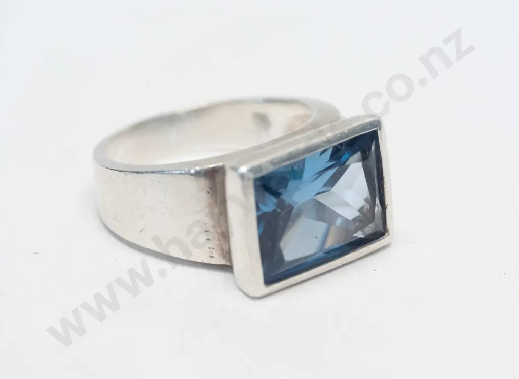 silver topaz ring stamped 925 Image 1++