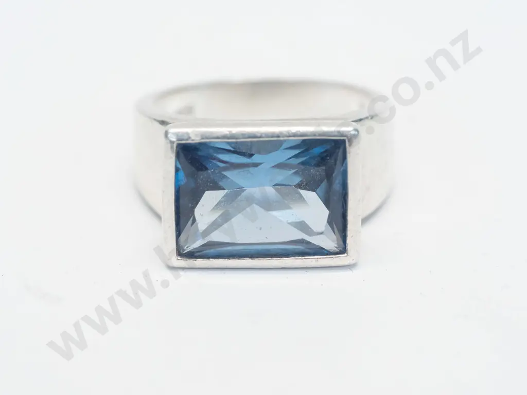 silver topaz ring stamped 925 Image 1++