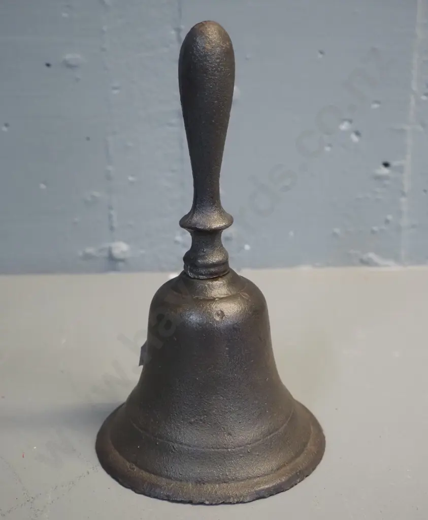 heavy cast metal bell w/metal handle H-220 D-130 Image 1++