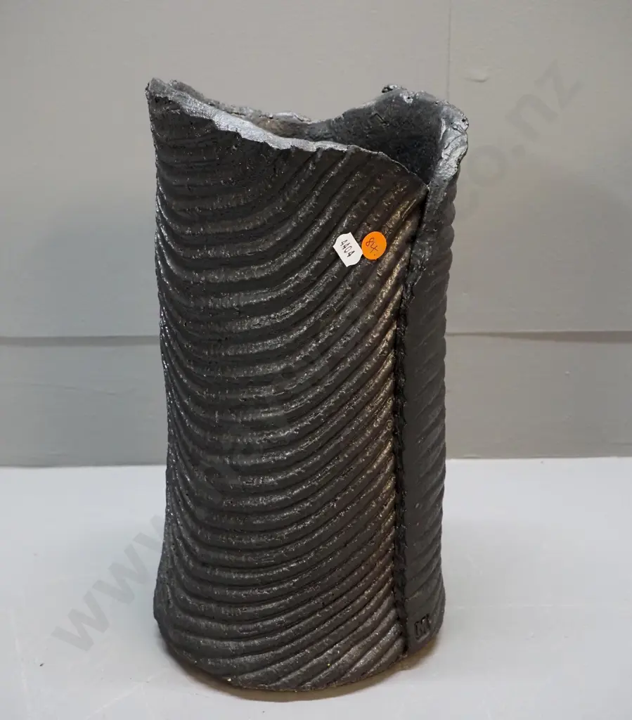 Danny Moorwood studio pottery large ribbed pattern vase - charcoal H-330 D-180 Image 1++
