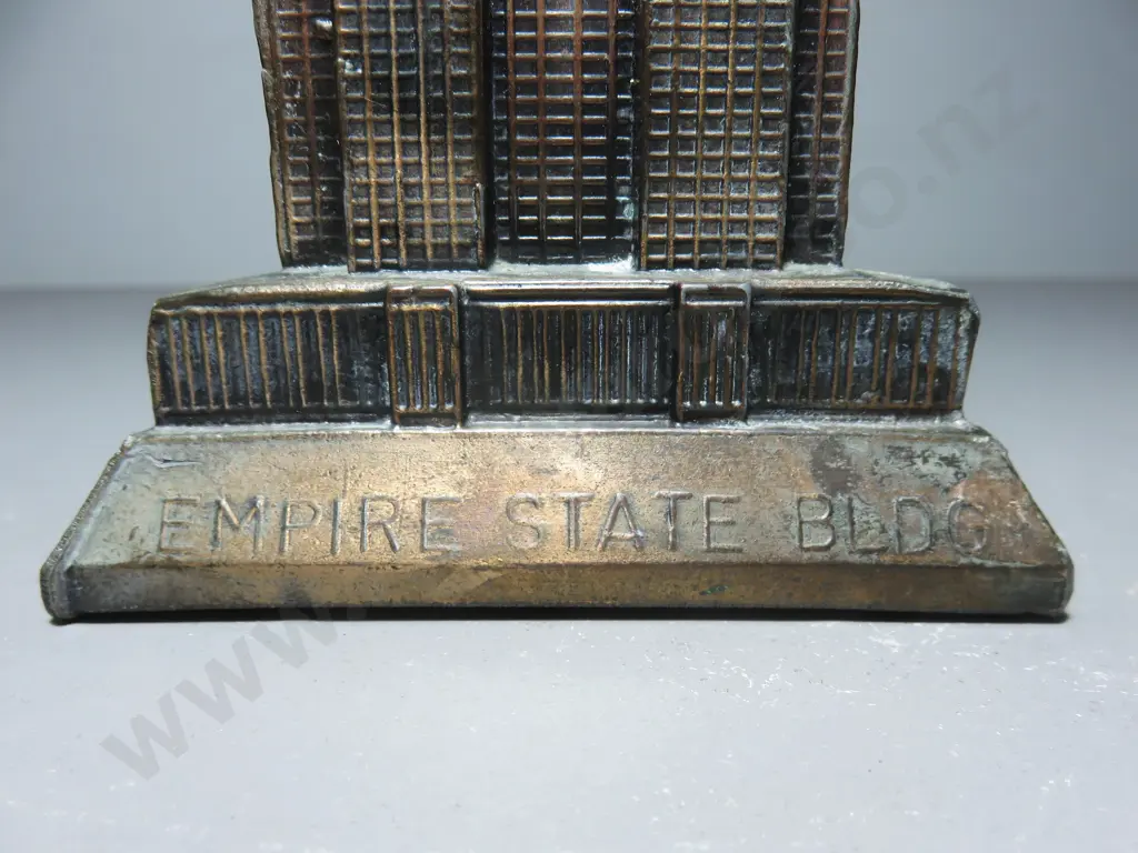 Metal Empire State building statue H-280 Image 1++