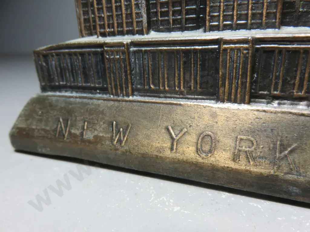 Metal Empire State building statue H-280 Image 1++