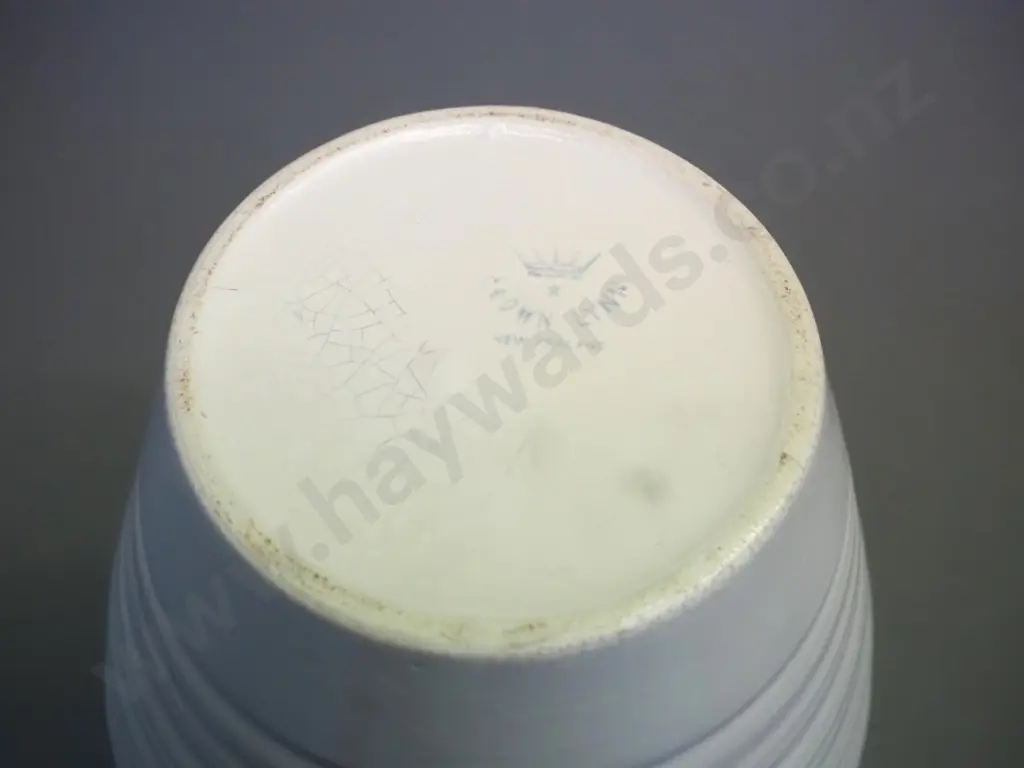 Crown Lynn ribbed vase No. 667 H-260 Image 1++
