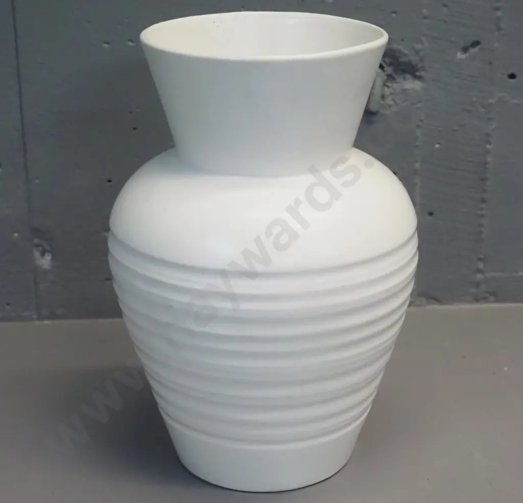 Crown Lynn ribbed vase No. 667 H-260 Image 1++