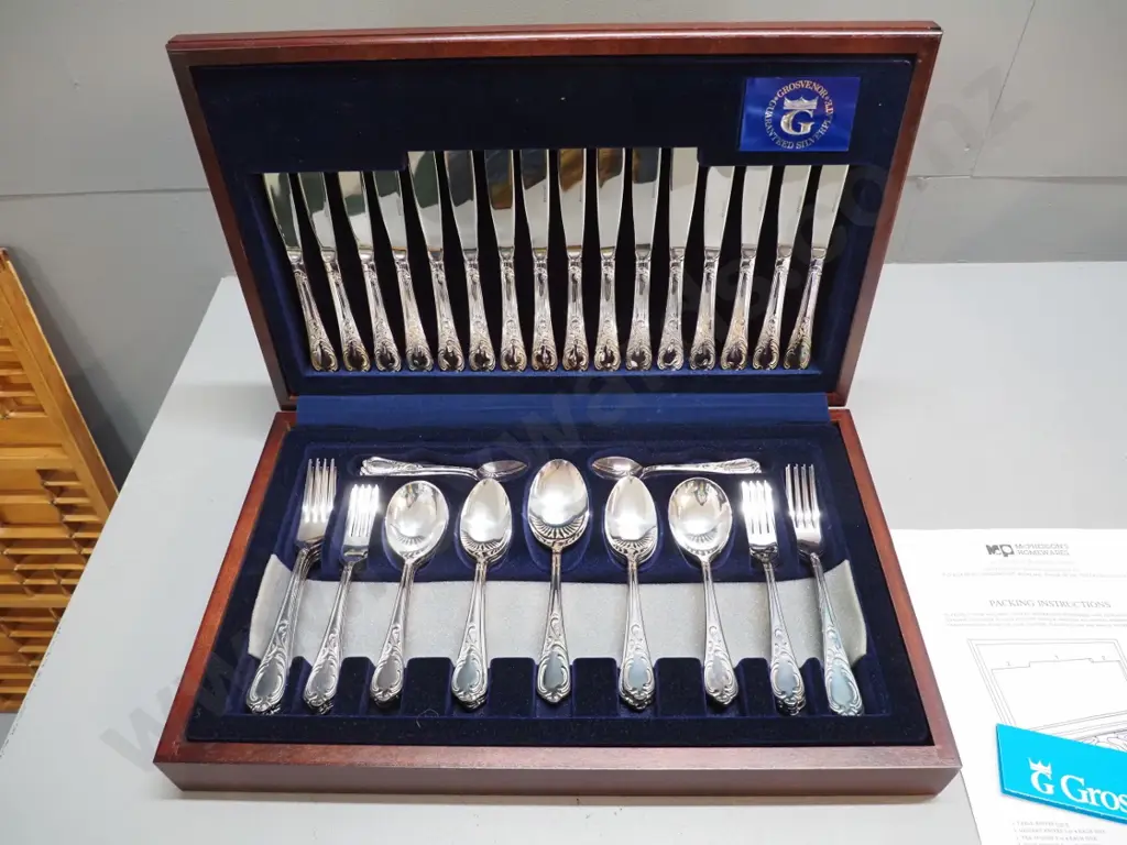as-new mahogany canteen of Grosvenor plated cutlery - 6 place setting with 2 serving spoons Image 1++