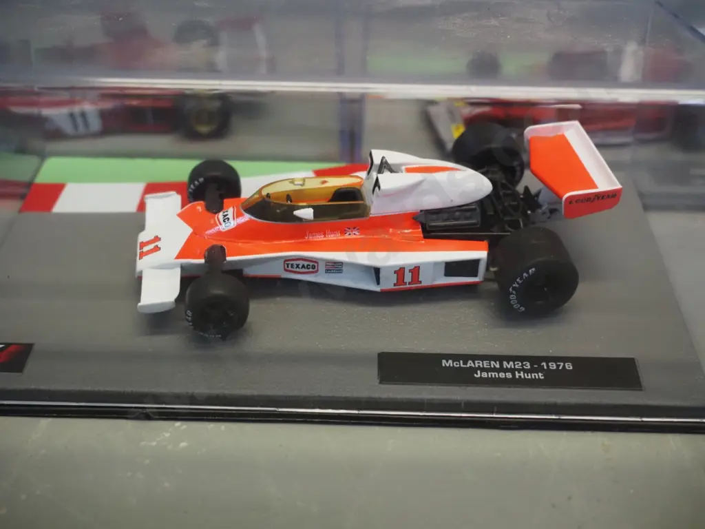 3 die-cast 1:43 scale Formula 1 racing cars - 1975 Clay Regazzoni, 1976 James Hunt, 1977 Villenueve Image 1++