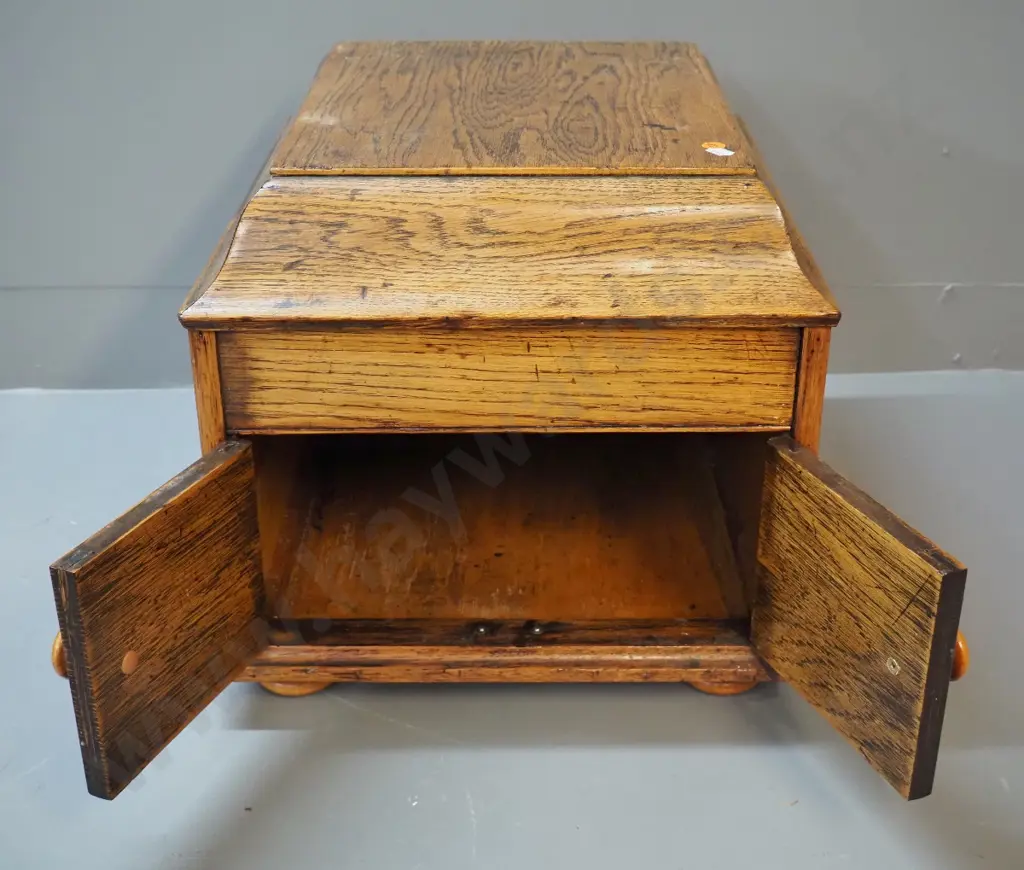 vintage oak table-top gramophone case - Lyricphone label, Begg plaque. H-360 W-370 D-460 Image 1++