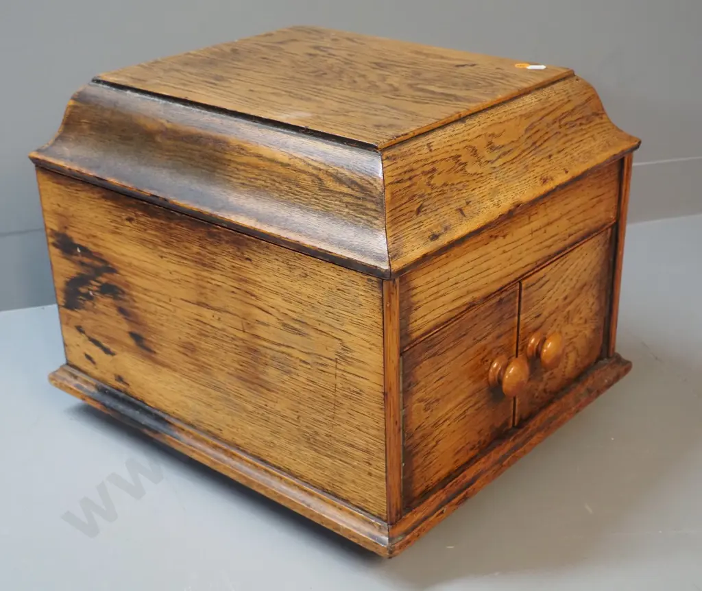 vintage oak table-top gramophone case - Lyricphone label, Begg plaque. H-360 W-370 D-460 Image 1++